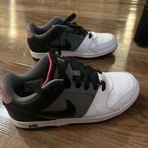 Nike Dunks low tops women’s size 8